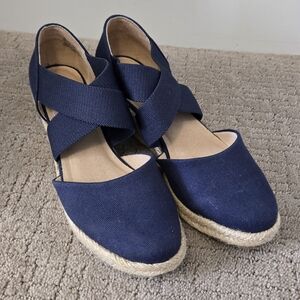 Life Stride Velocity 2.0 Easy Street Pari women's espadrille wedges. Navy, 8.5